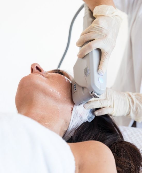 HIFU-behandling av hals hos Golden Beauty